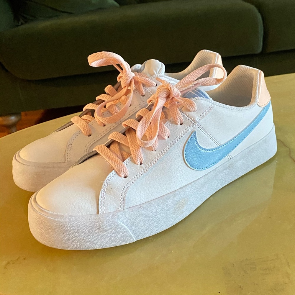 SUPER CUTE NIKE SHOES